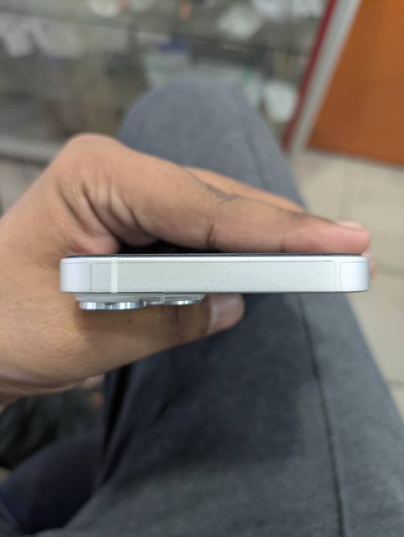 Apple iPhone 14 3