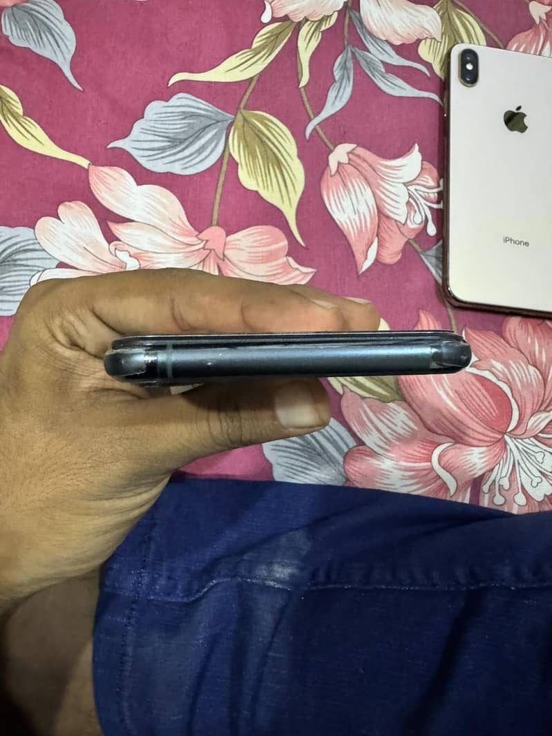 Apple iPhone 11 Pro Max 1