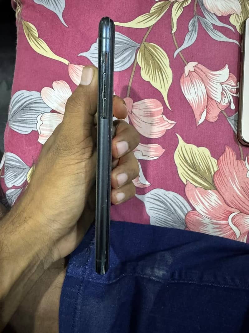 Apple iPhone 11 Pro Max 2