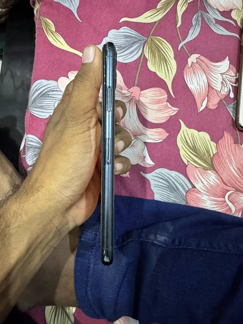 Apple iPhone 11 Pro Max 4
