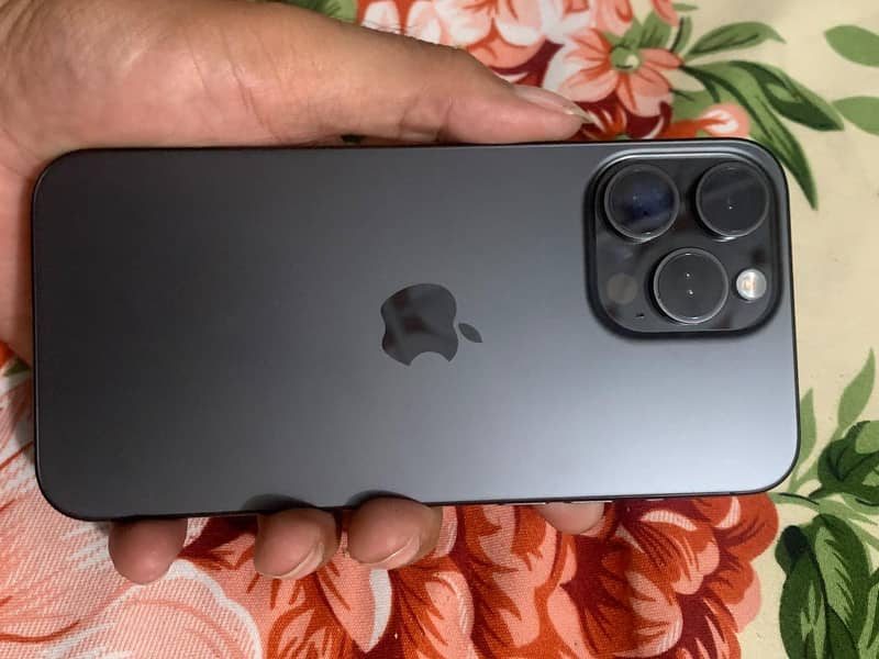 Apple iPhone 15 Pro Max 3