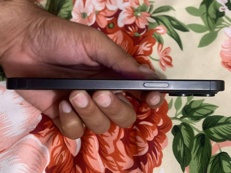 Apple iPhone 15 Pro Max 4