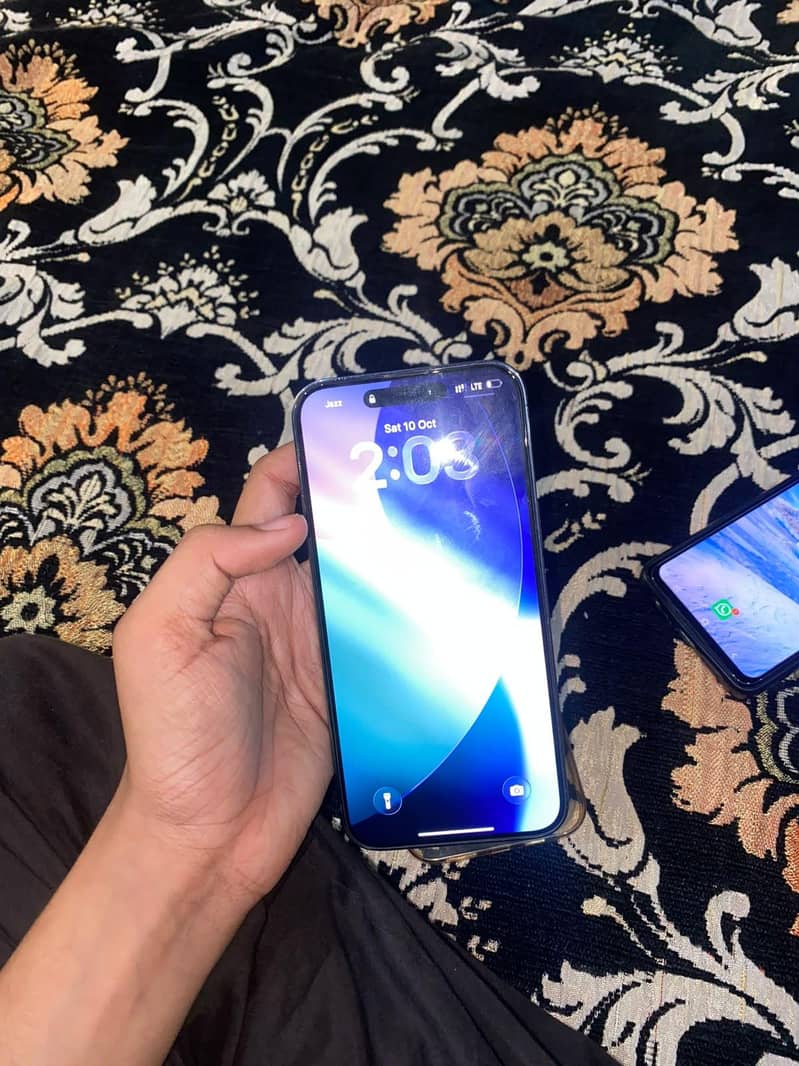 Apple iPhone 14 Pro Max 1