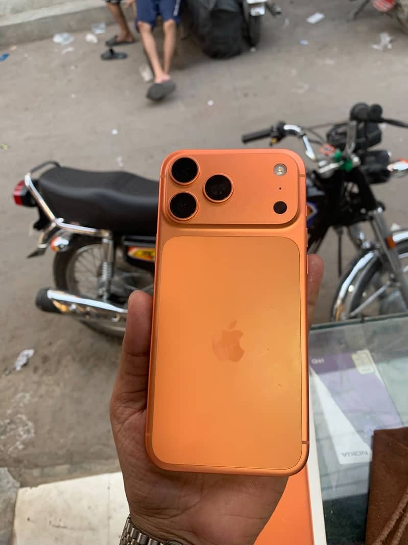 Apple iPhone 17 Pro Max 1