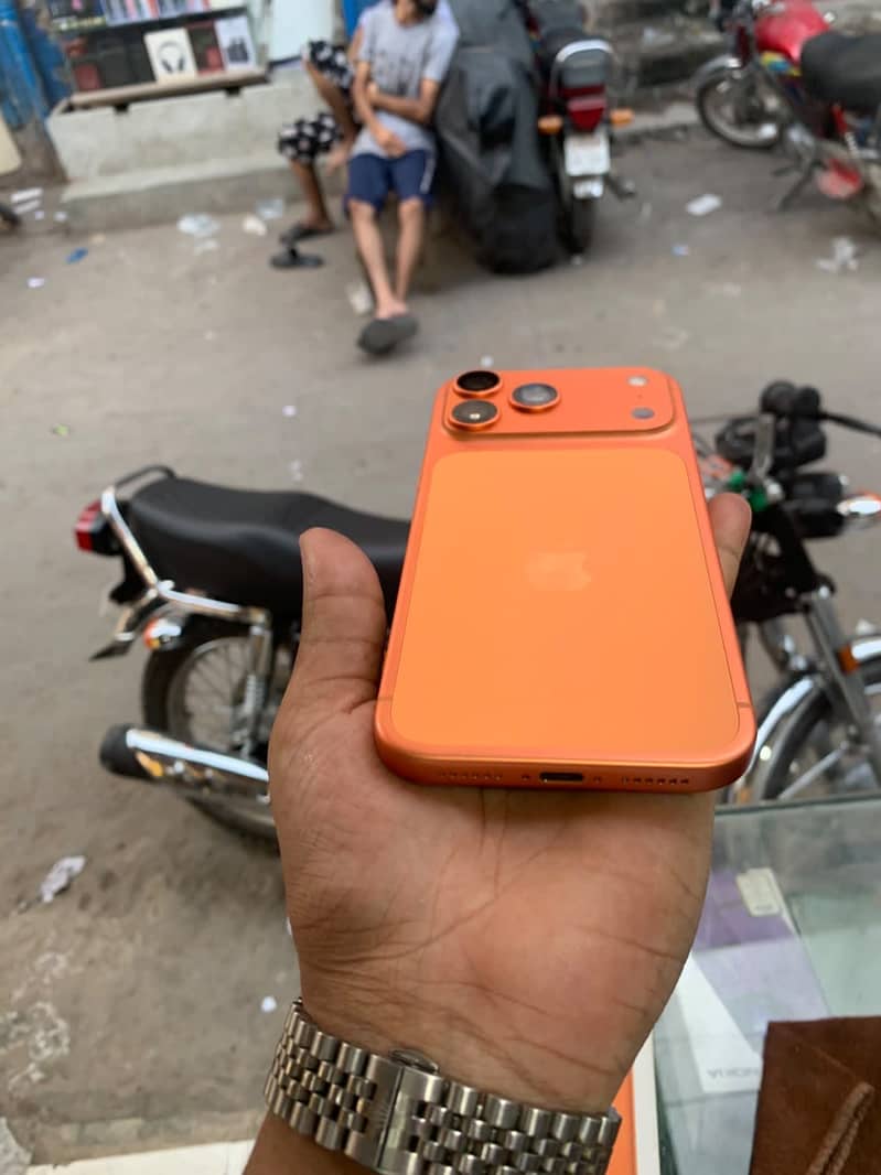 Apple iPhone 17 Pro Max 5