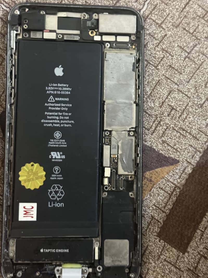 Apple iPhone 8 Plus 0