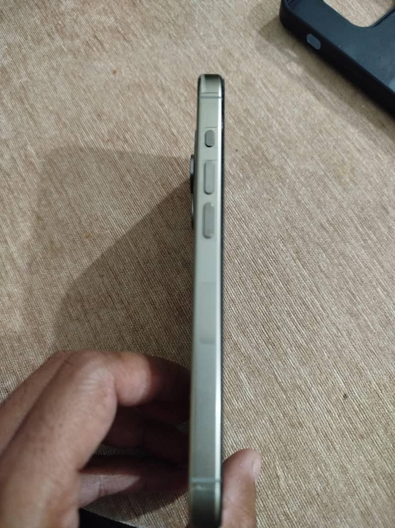Apple iPhone 15 Pro 1