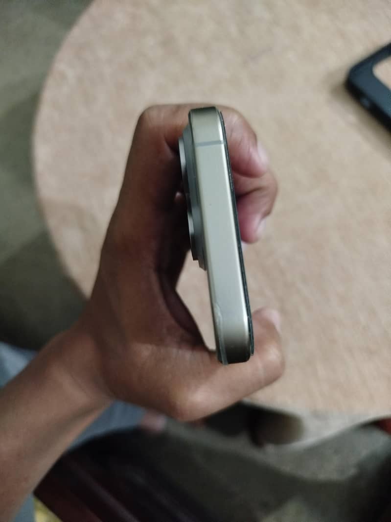 Apple iPhone 15 Pro 3