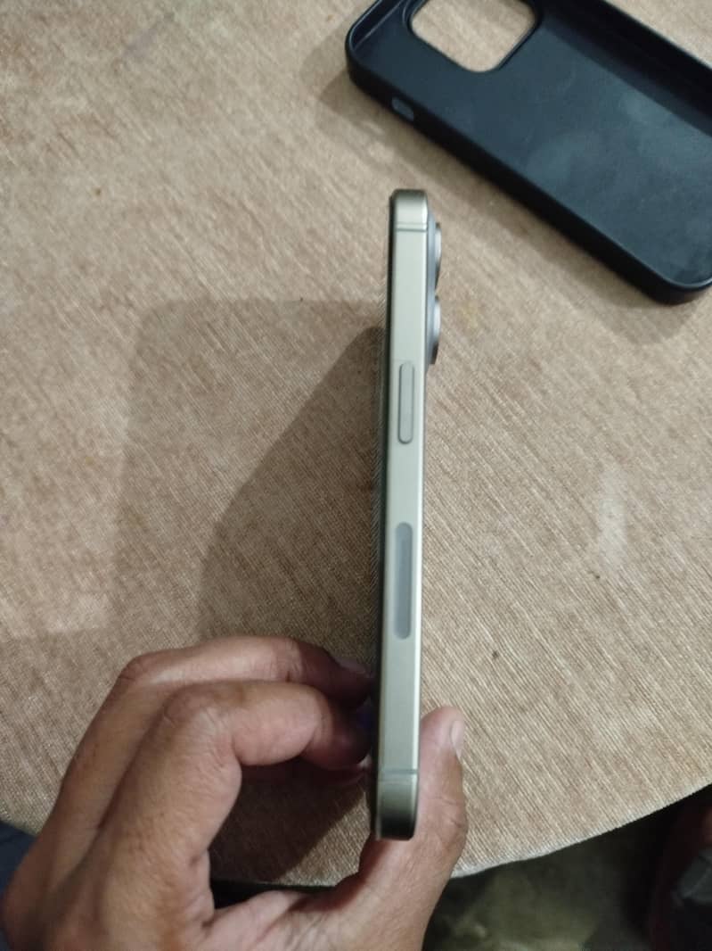 Apple iPhone 15 Pro 4