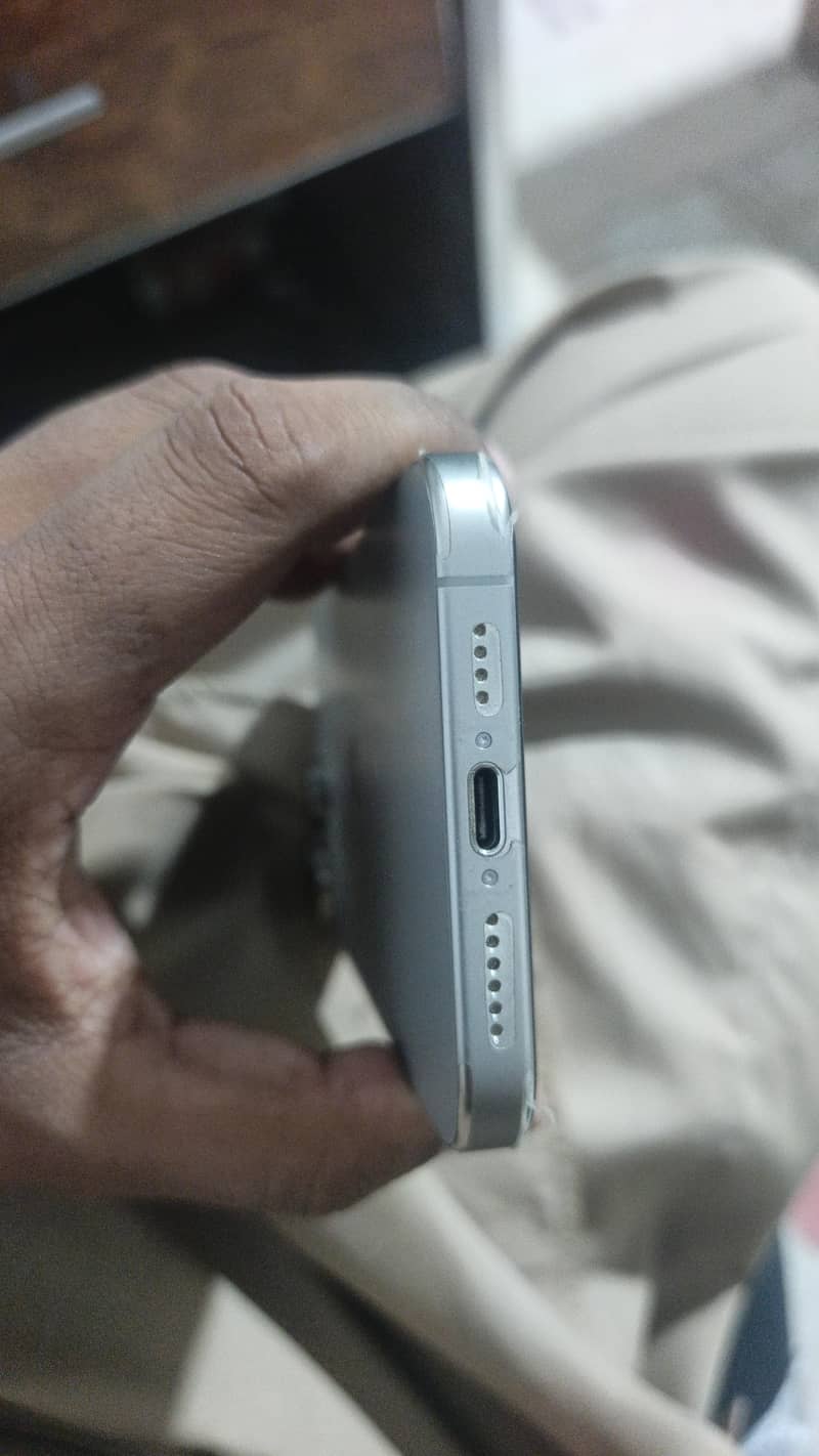 Apple iPhone 15 Pro Max 2