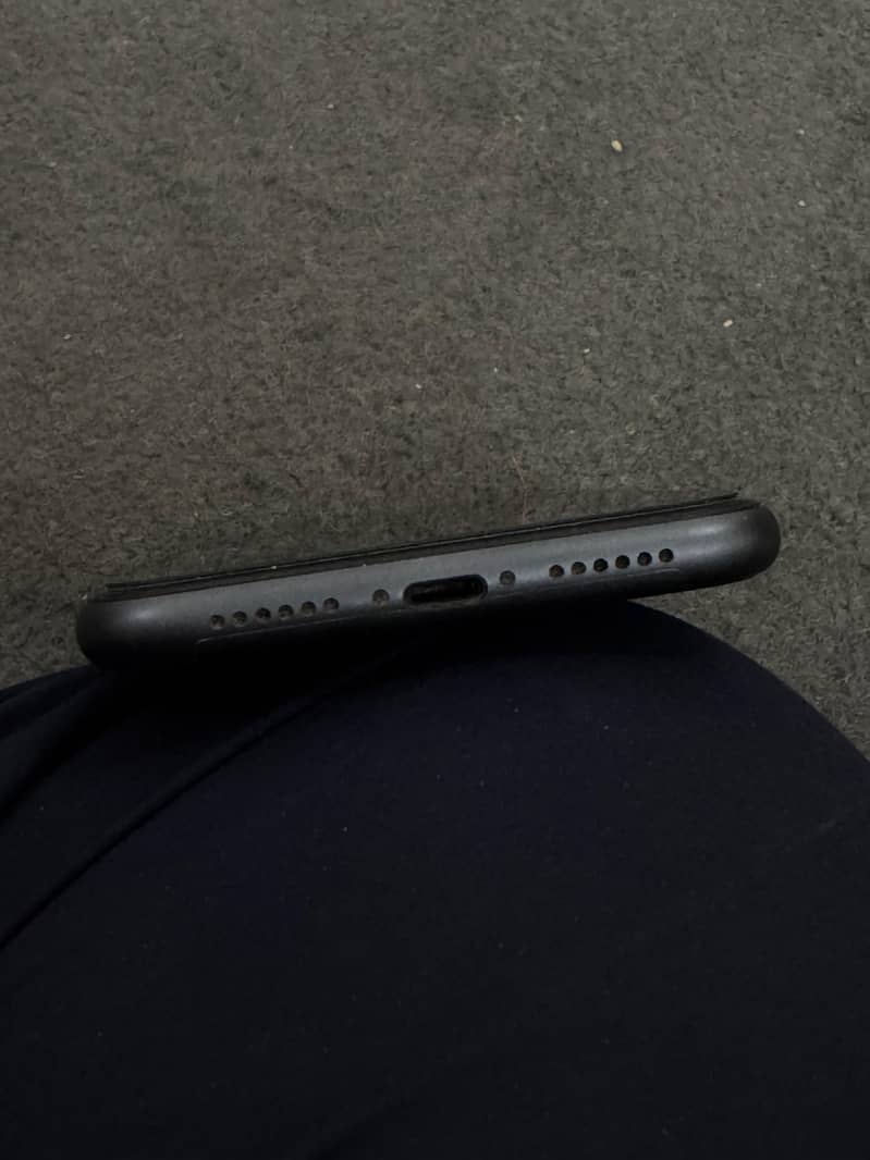 Apple iPhone 11 3
