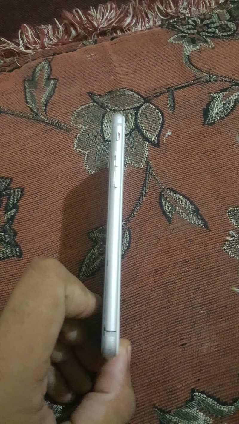Apple iPhone 8 4