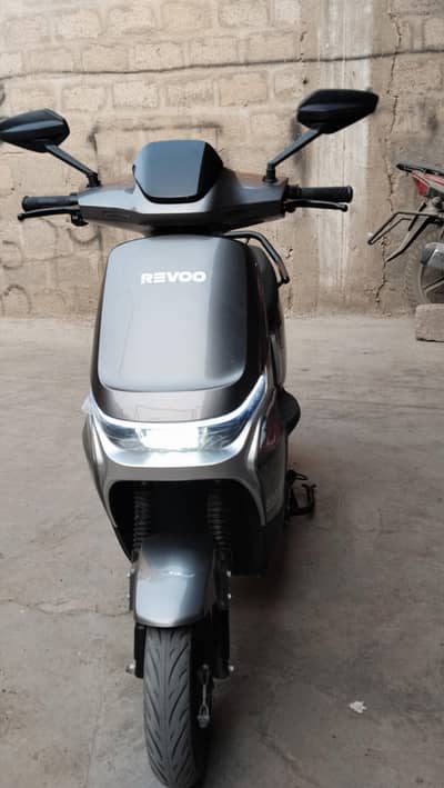 Revoo A11 LFP lithium Brand New Scooty 60 km drive