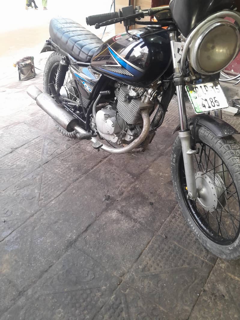 Suzuki GS150 2