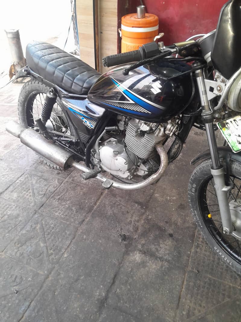 Suzuki GS150 3