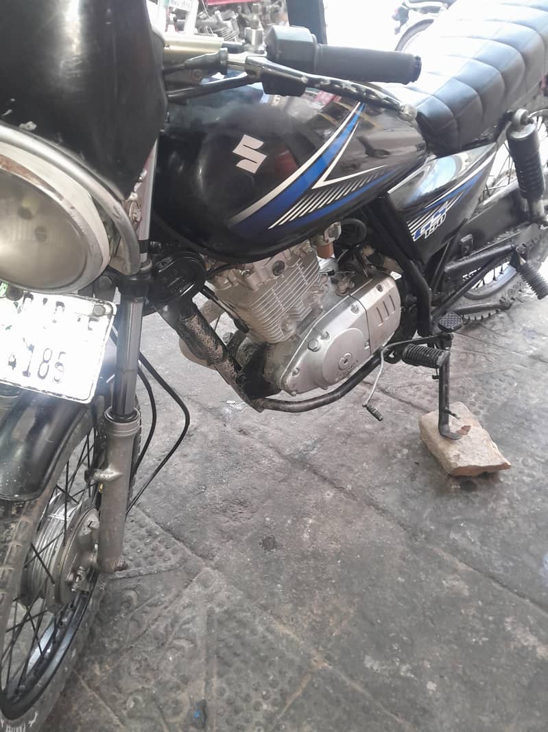 Suzuki GS150 5