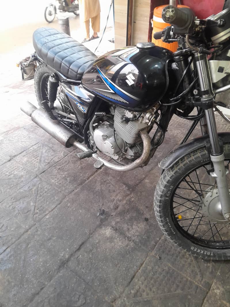 Suzuki GS150 7
