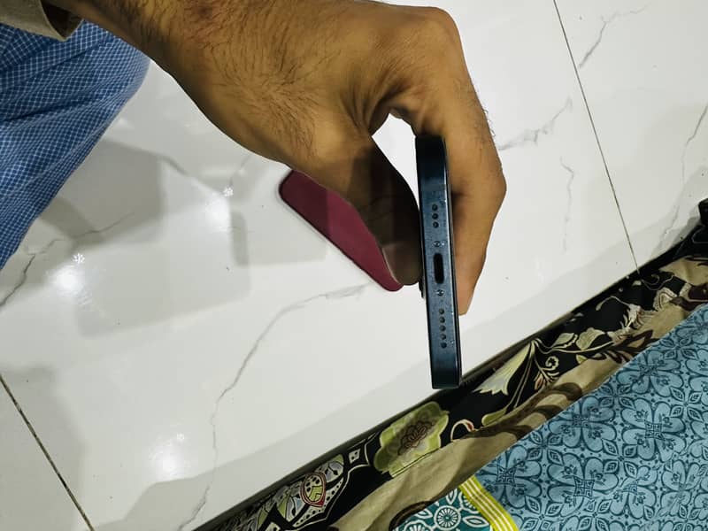 Apple iPhone 13 4