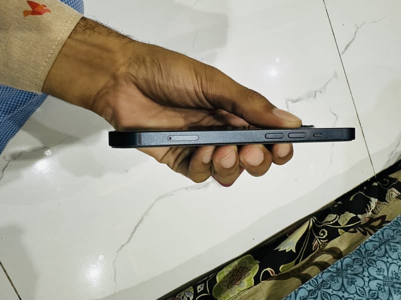 Apple iPhone 13 6