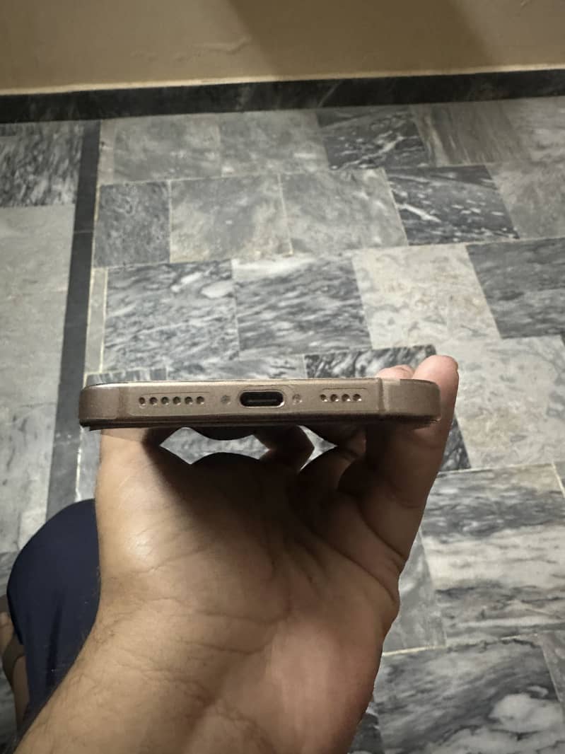 Apple iPhone 16 Pro Max 3
