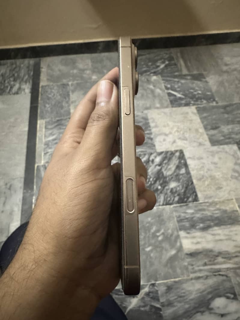 Apple iPhone 16 Pro Max 5