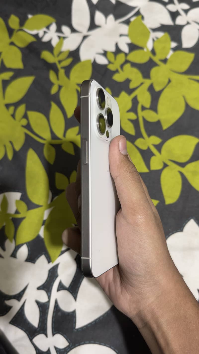 Apple iPhone 15 Pro 0