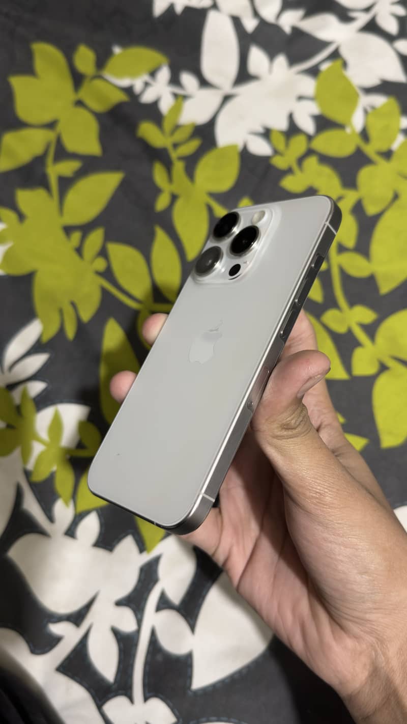 Apple iPhone 15 Pro 6