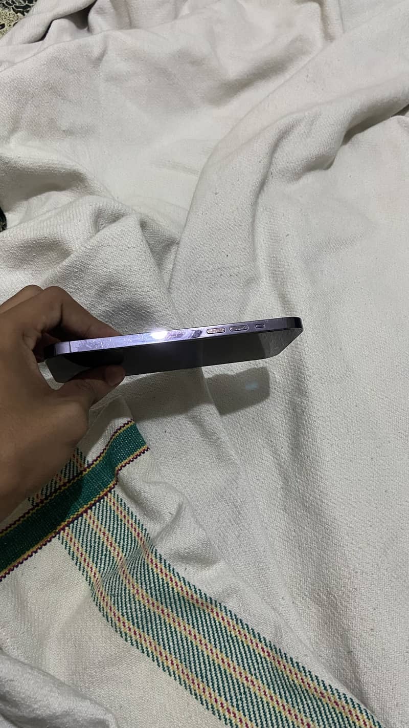 iPhone 14 Pro Max 4