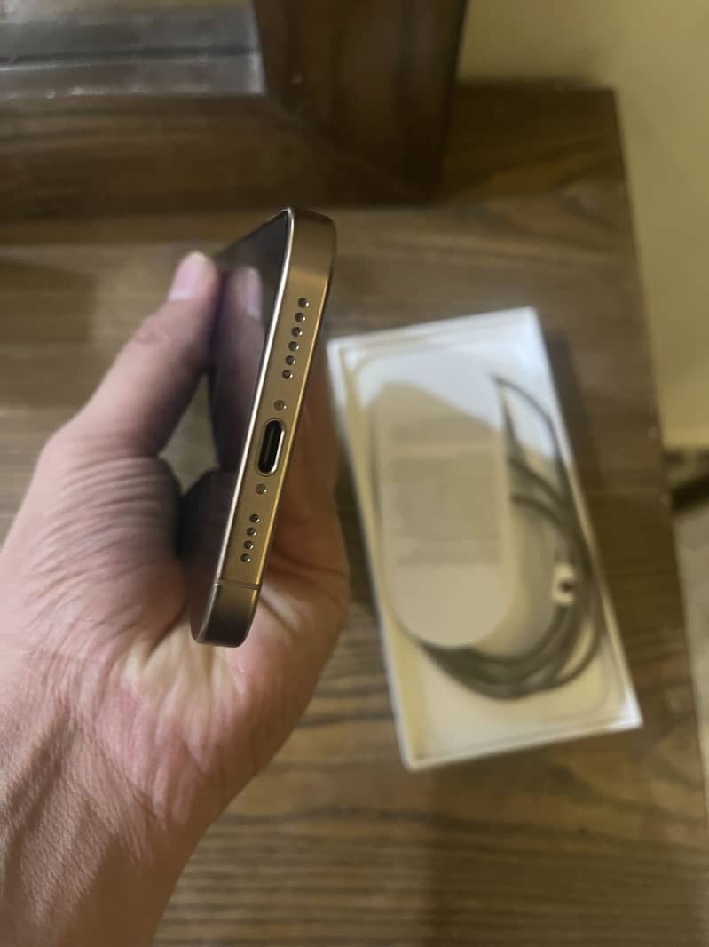 Apple iPhone 16 Pro Max 3