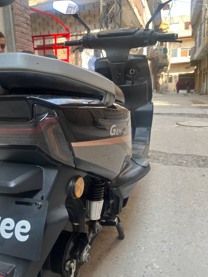 evee scooty 5