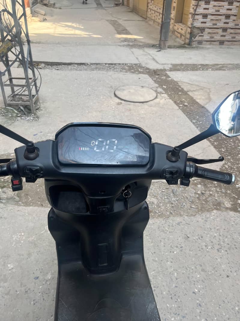 evee scooty 6
