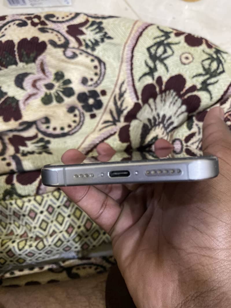 Apple iPhone 15 Pro Max 0