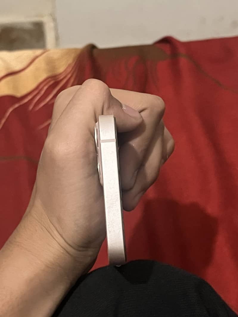 Apple iPhone 13 0
