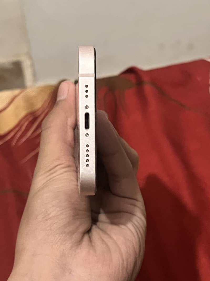 Apple iPhone 13 4