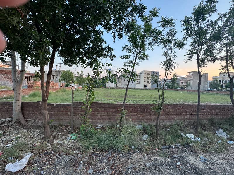 PRIME LOCATED FACING PARK PLOT FOR SALE 2