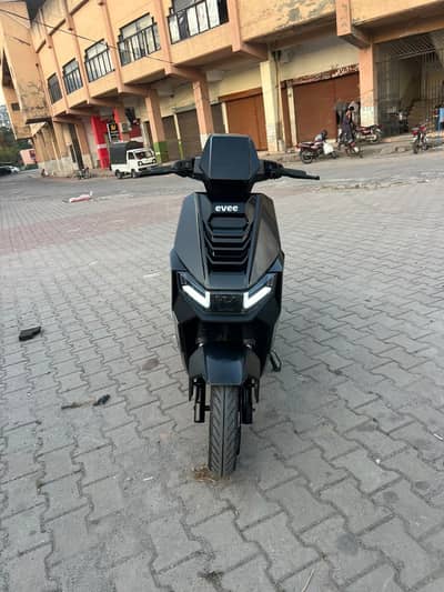 Evee s1 air scooty 110 km range