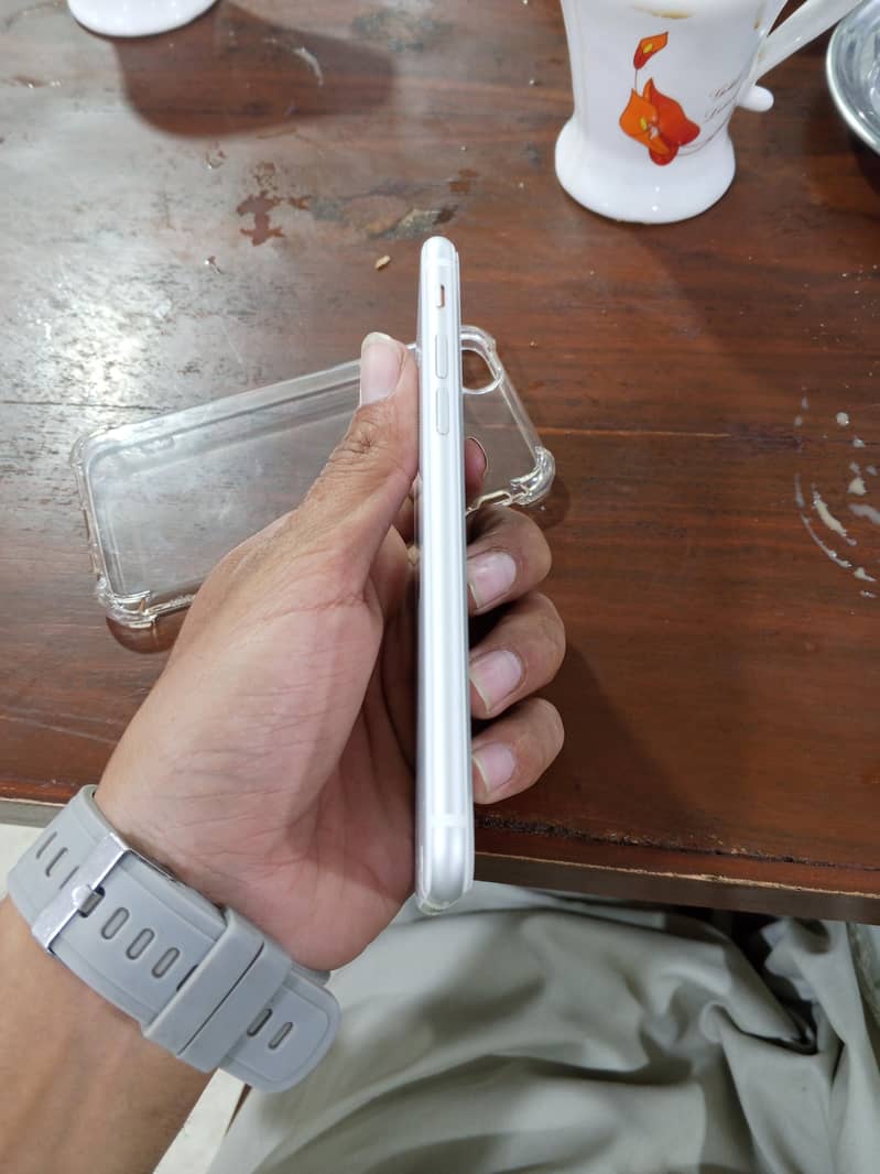 Apple iPhone 8 1