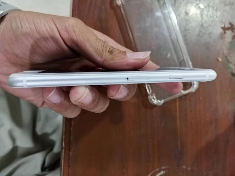 Apple iPhone 8 3