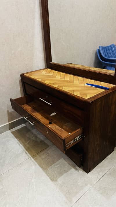 Dressing table