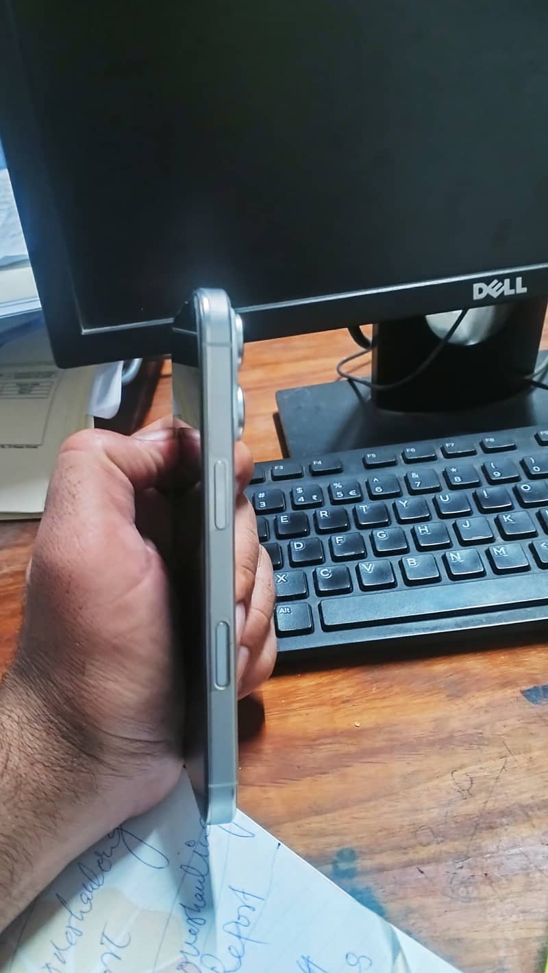 Apple iPhone 16 Pro 2