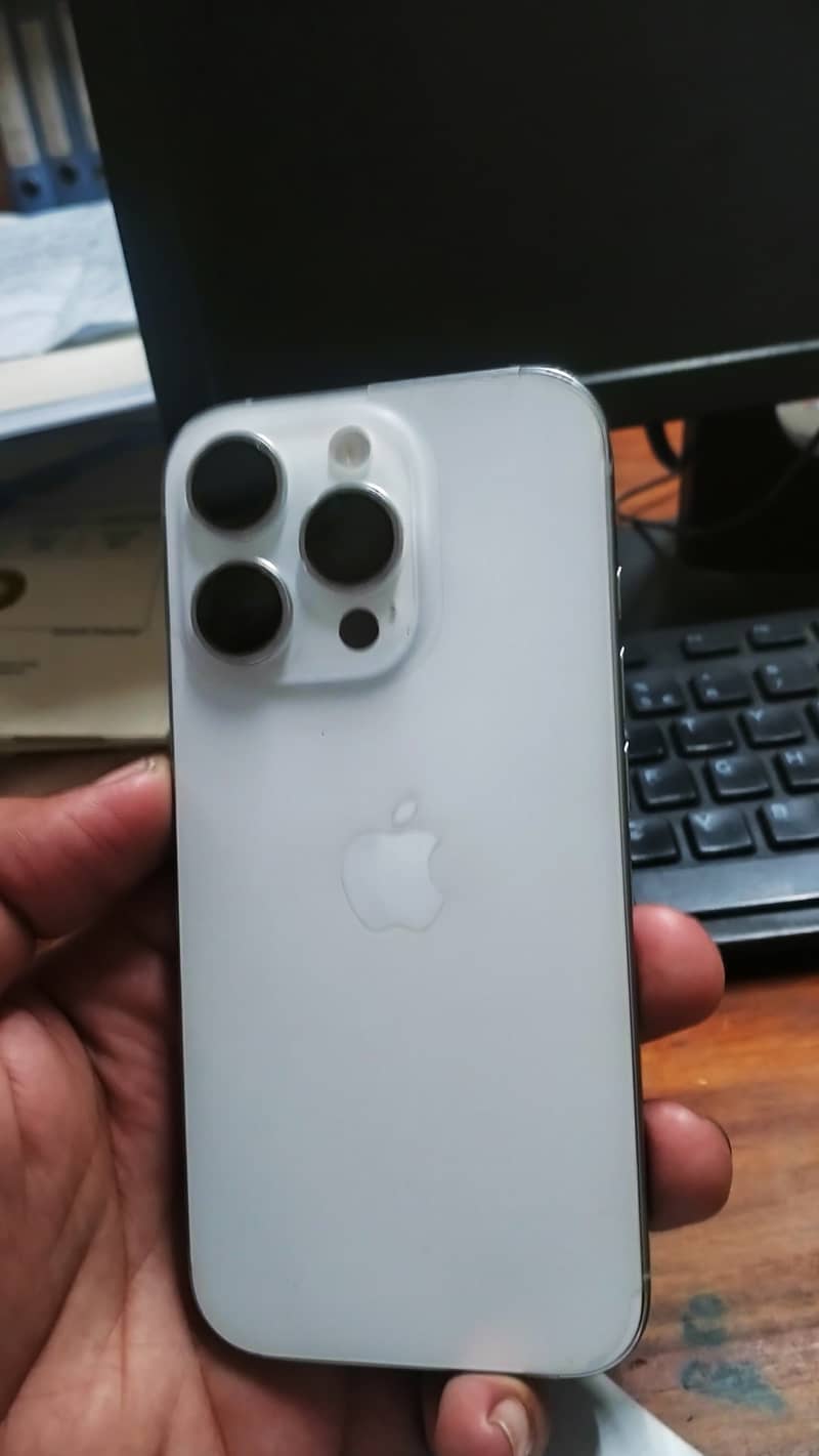 Apple iPhone 16 Pro 4