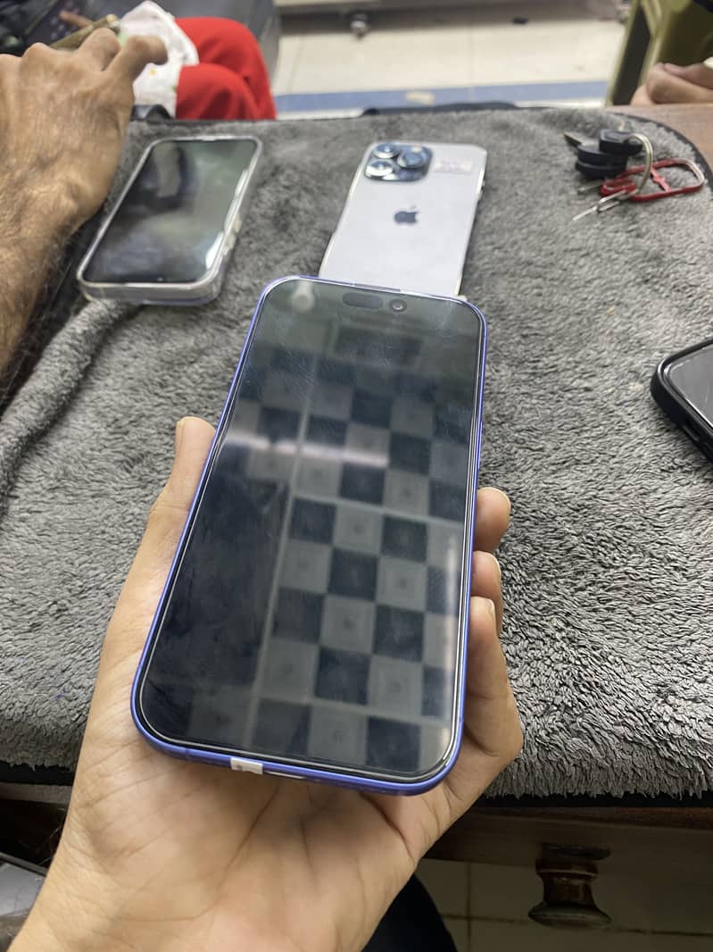Apple iPhone 16 1