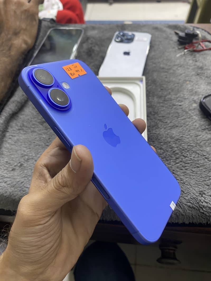 Apple iPhone 16 3