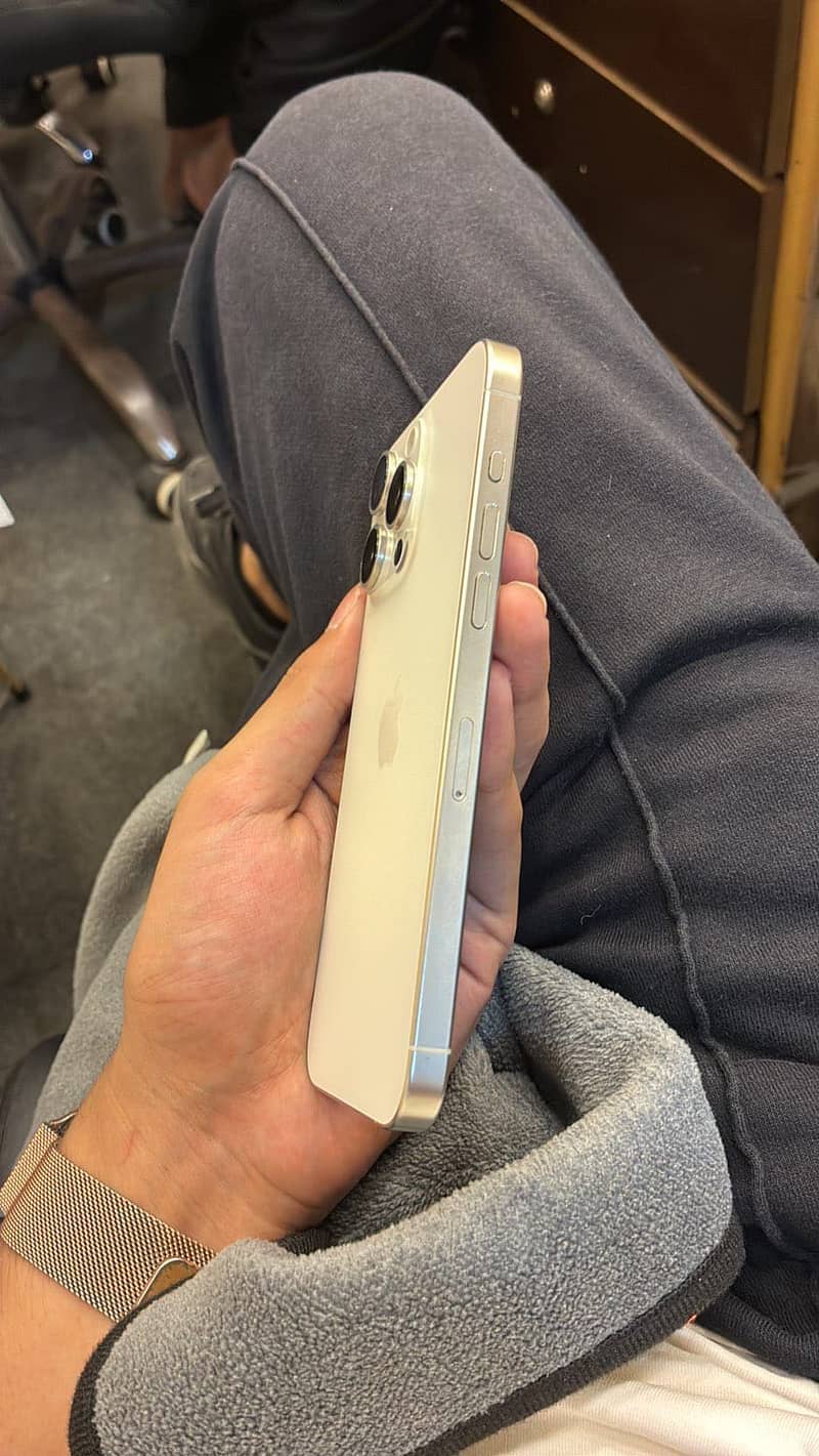 Apple iPhone 15 Pro Max 3