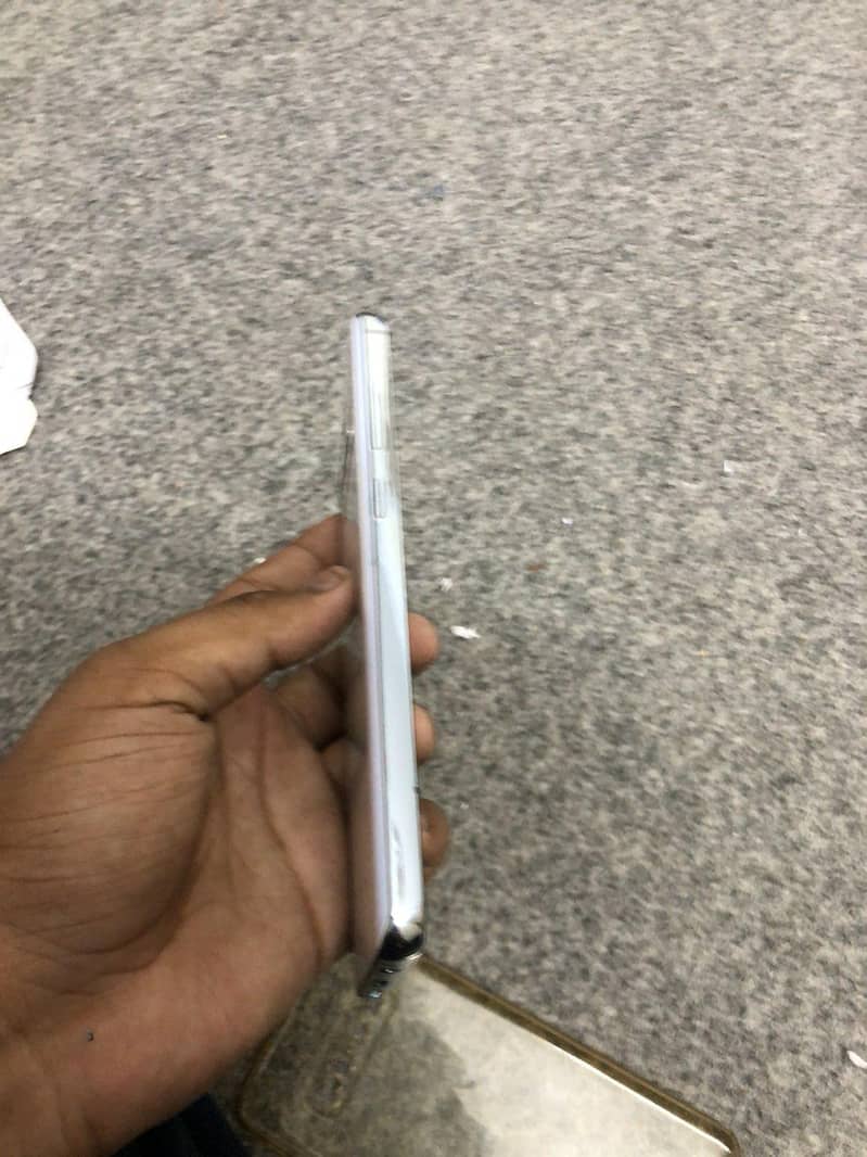 Samsung Mobile S10 Plus 4