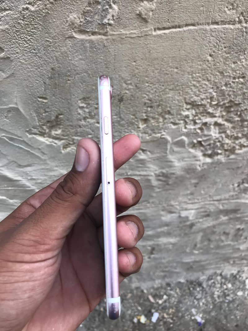 Apple iPhone 7 2