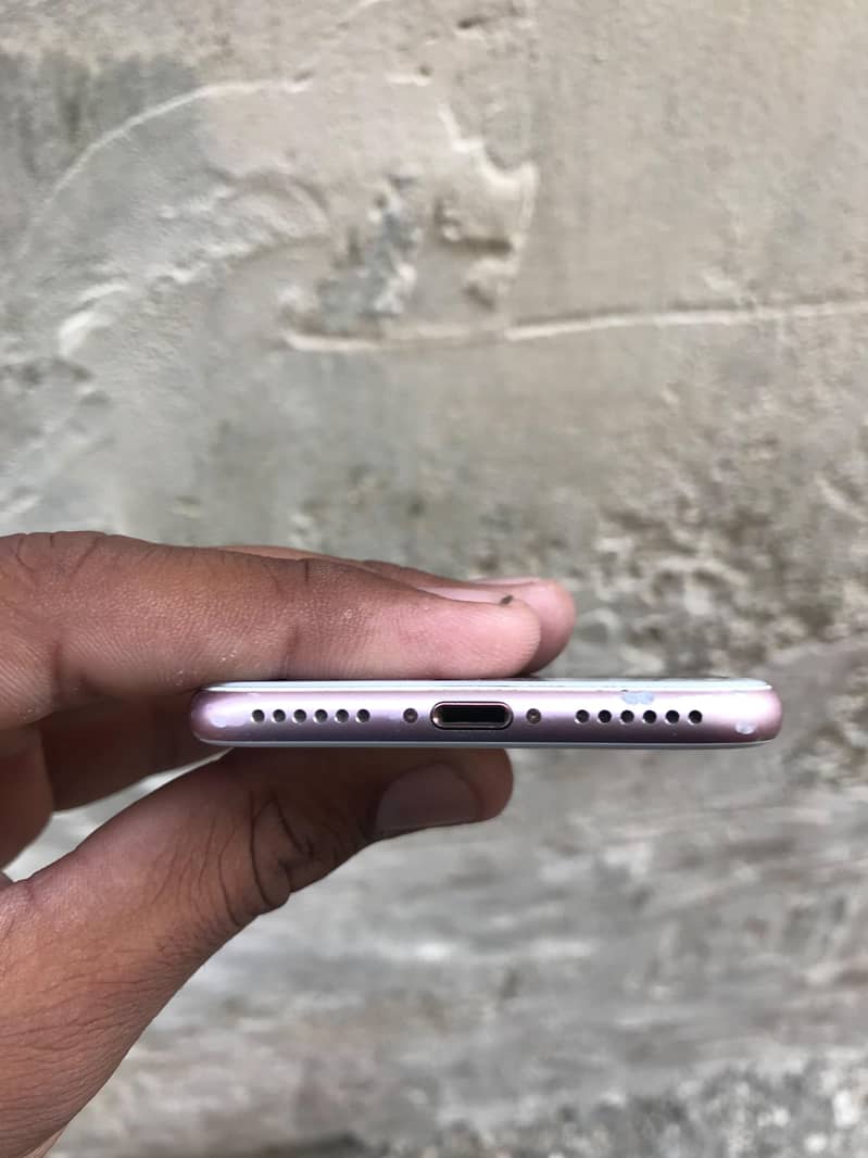 Apple iPhone 7 3