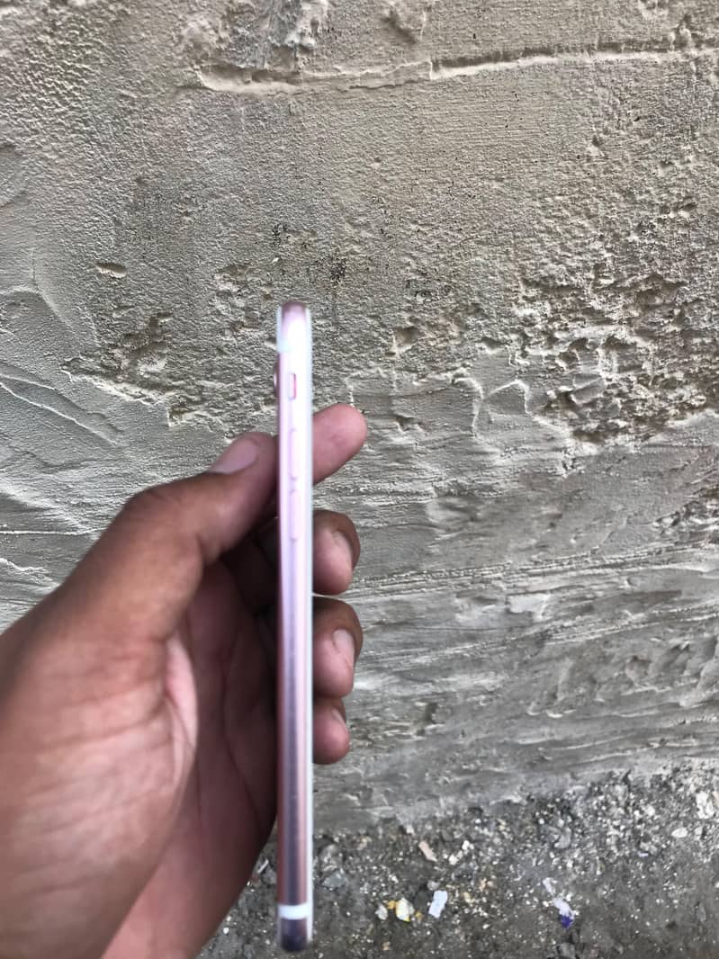 Apple iPhone 7 4