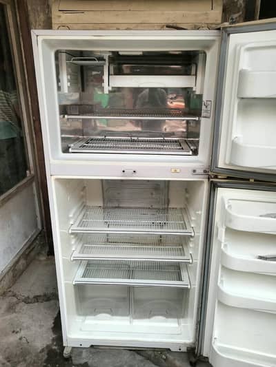 DOWLANCE full size fridge full coper me he