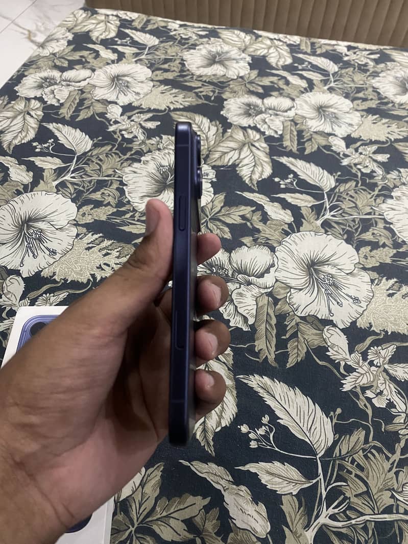Apple iPhone 17 Pro Max 4